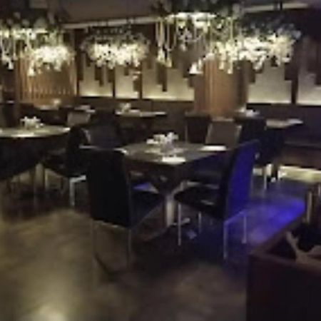The Gagan Plaza Hotel Kanpur Buitenkant foto