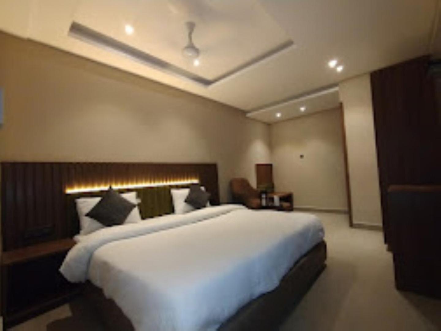 The Gagan Plaza Hotel Kanpur Buitenkant foto
