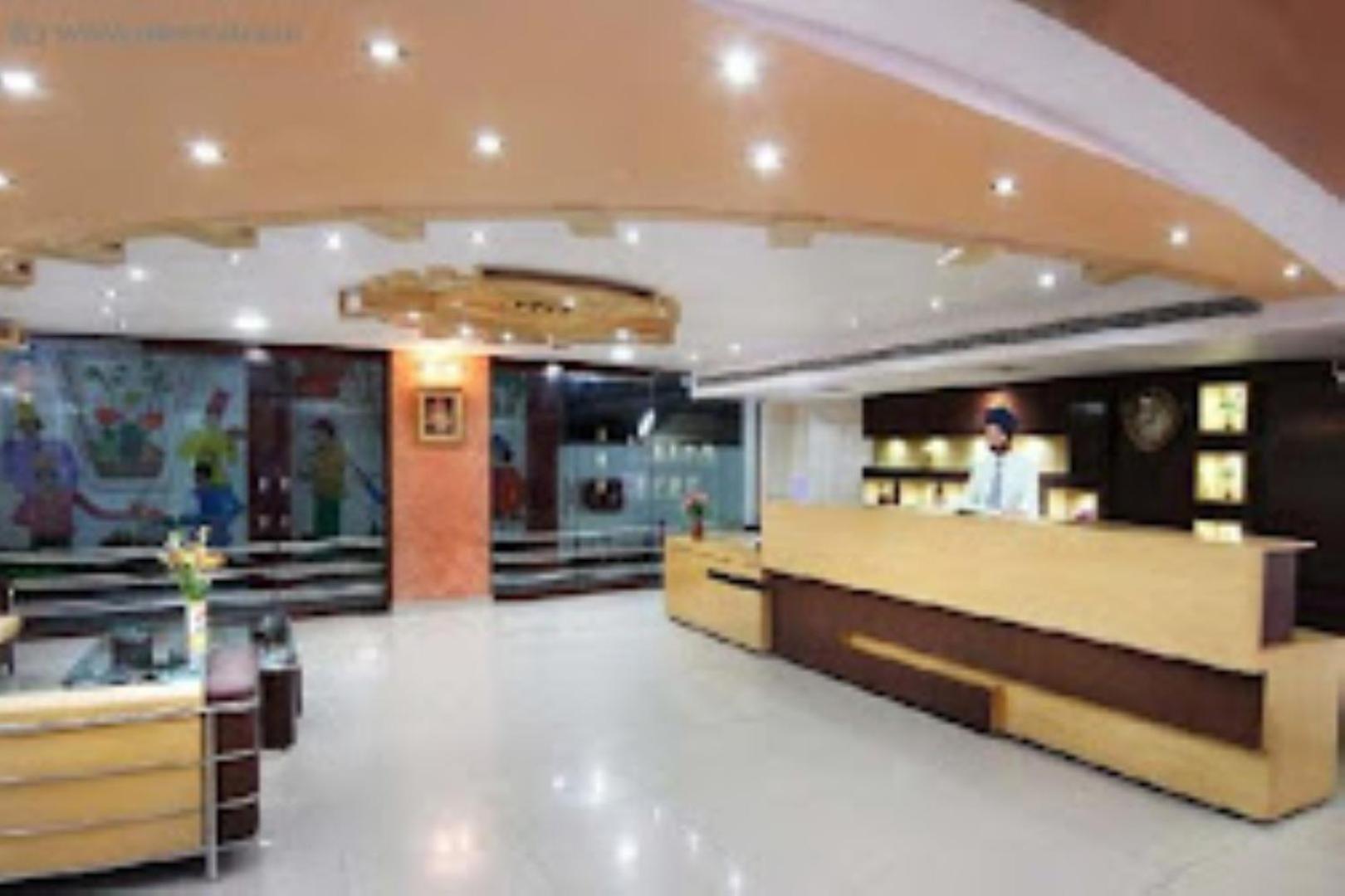 The Gagan Plaza Hotel Kanpur Buitenkant foto