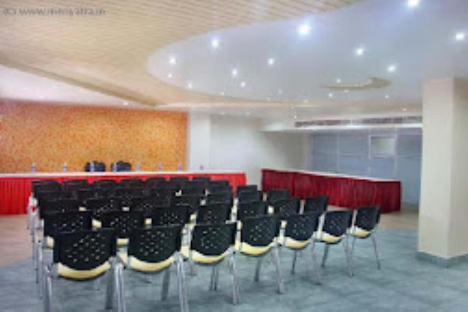 The Gagan Plaza Hotel Kanpur Buitenkant foto