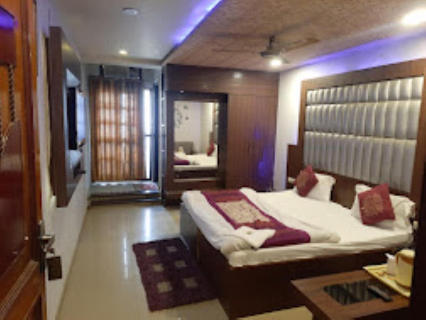 The Gagan Plaza Hotel Kanpur Buitenkant foto